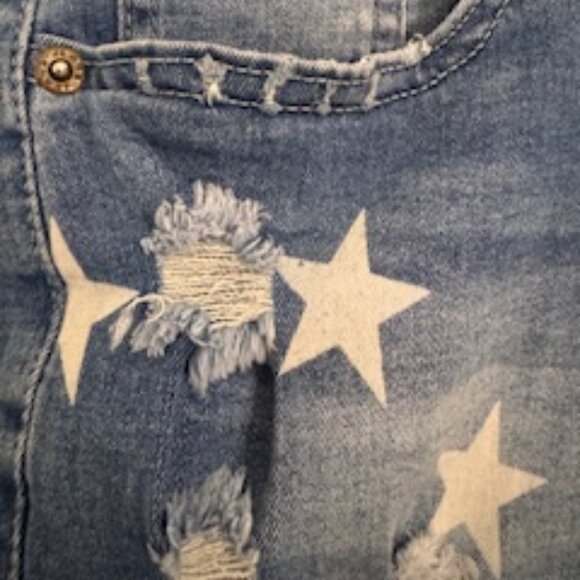 Short de Mezclilla con Estampado de Estrellas y Flecos (Star Print Denim shorts) - Picture 4 of 10
